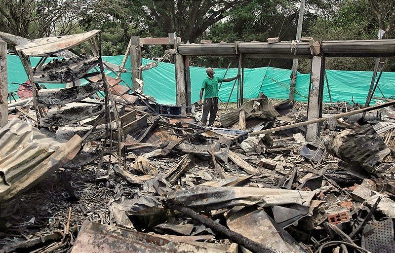 ¡EXPLOTA COCHE BOMBA! -En estación de policía en Colombia