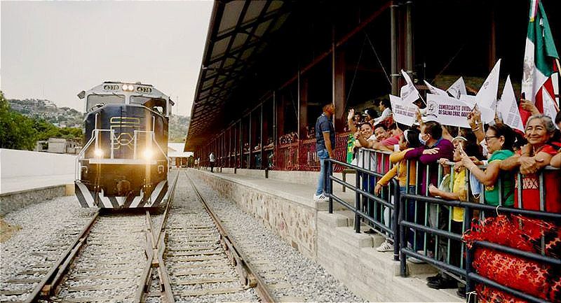 ¡AMLO SE SUBE AL TREN! -Se Llevo a Cui y a Jara de Oaxaca