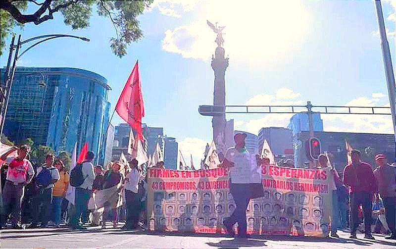 ¡MARCHAN POR LA DESAPARICIÓN  DE LOS 43 NORMALISTAS! -A Nueve Años