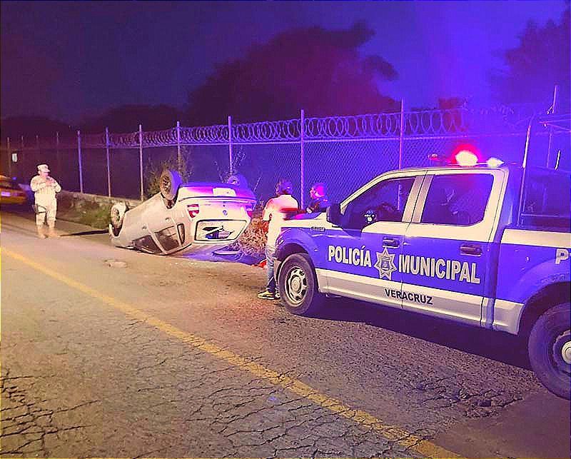 SE VOLTEA Y SE PELA... ¡LO DEJA CON LAS LLANTAS PA'RRIBA! -En la carretera a Mata de Pita