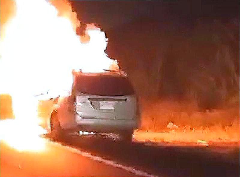 ¡SE LES INCENDIA LA CAMIONETA EN LA CARRETERA! ...en la México-Veracruz con Dirección a Fortín