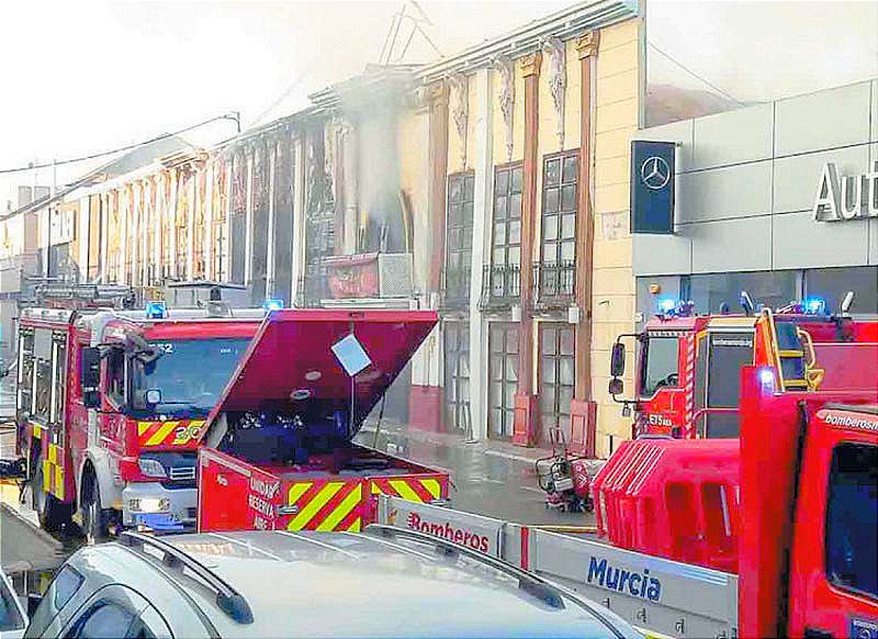 ¡ARDE DISCO EN ESPAÑA, 13 MUERTOS! -Pero "aún quedan cuerpos por sacar" de entre los escombros, una tarea complicada dado el "riesgo" de derrumbe",