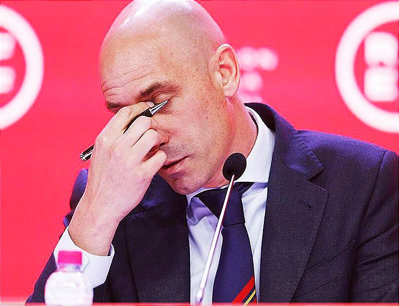 Tenía que ser... ¡FIFA SUSPENDE 3 AÑOS A RUBIALES POR BESO A JENNI! -Fue sin consentimiento