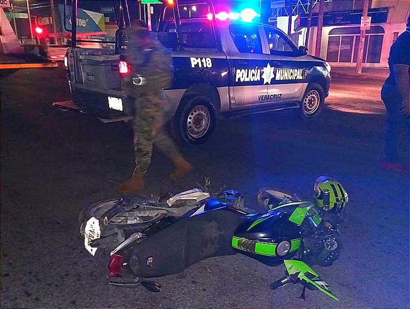 ¡ENCONTRONAZO DE MOTOCICLISTAS! -Uno de los Motorizados Iba Hasta "Las Manitas"