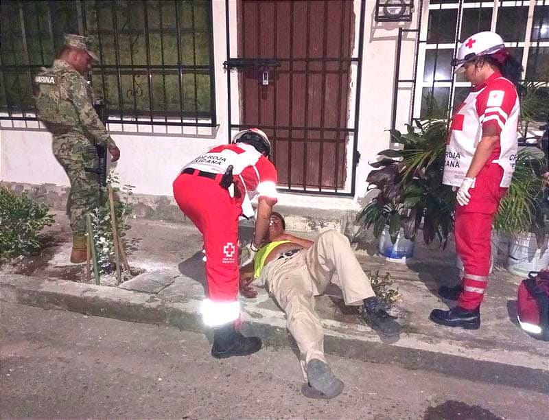 ¡CONDUCTOR BORRACHÍN SE IMPACTA CONTRA POSTE DE CFE!