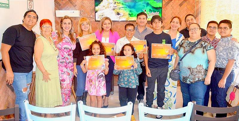 PREMIAN A NIÑOS ARTISTAS EN "LOS COLORES DE XANTOLO"!