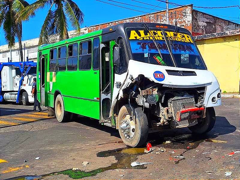 ¡URBANO VS URBANO! -Ambos sin Pasajeros en Montesinos y Nicolás Bravo