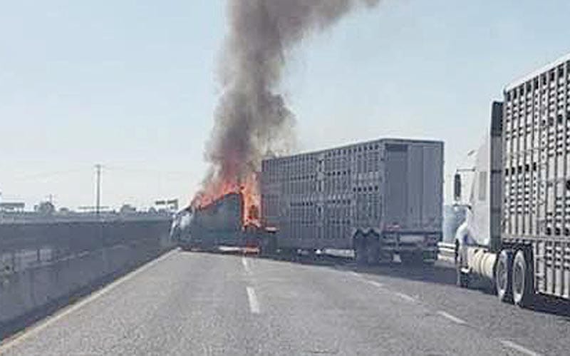 ¡TRAS BALACERAS ARMAN BLOQUEOS!