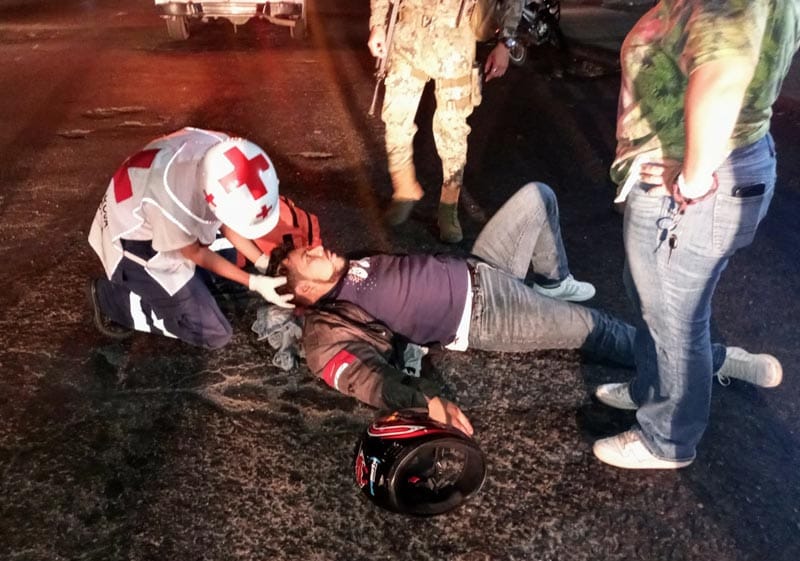 ¡JINETE DERRAPA EN SU “CABALLO DE ACERO”!