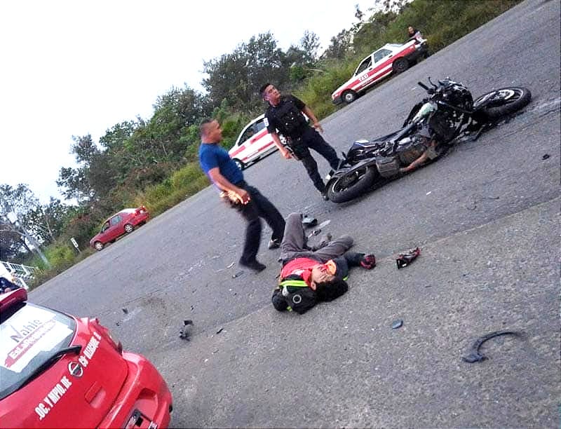 ¡MOTORIZADO SE IMPACTA CONTRA IMPRUDENTE TAXISTA!