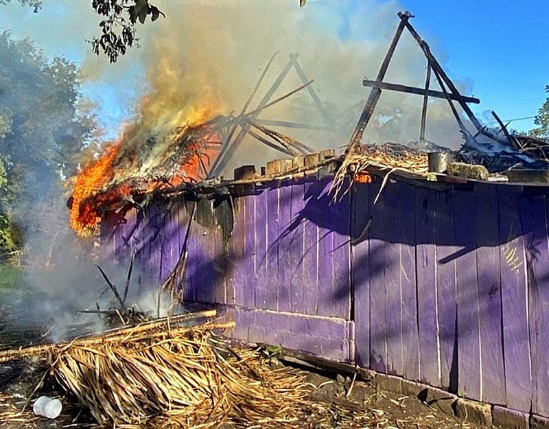 ¡NO APAGAN EL FOGÓN Y SE LES QUEMÓ LA CASA!