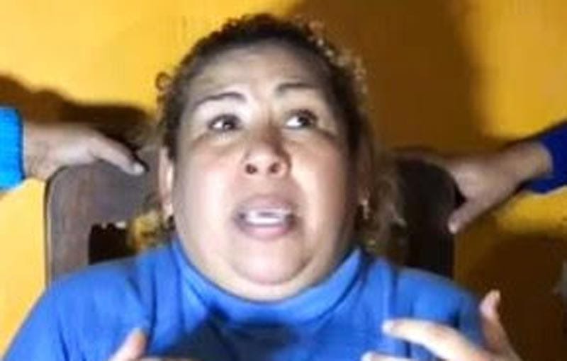 ¡LA MADRE DE BRANDON SE LE COLGÓ A UNA PATRULLA!