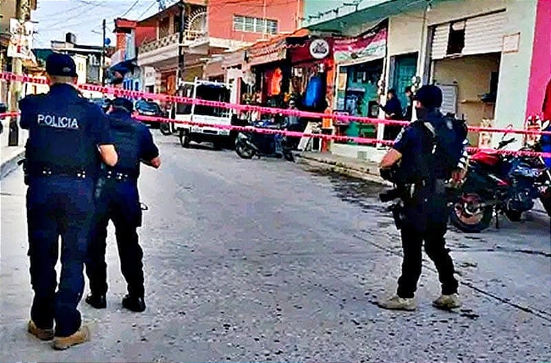 ¡MATAN A BALAZOS A “EL STUART”! -EN UN BAR DE TLAPACOYAN