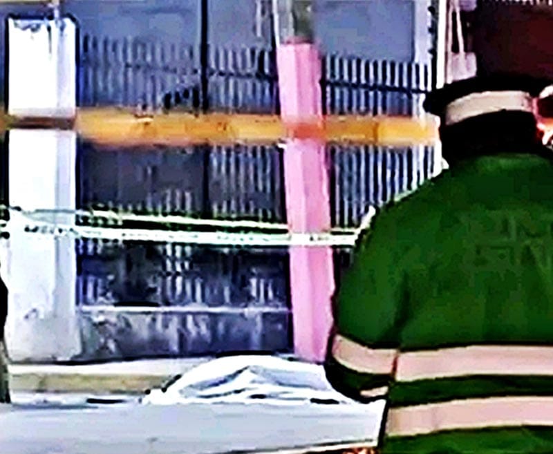 ¡LE DISPARAN EN LA CABEZA CUANDO CAMINABA CON UNA AMIGA!