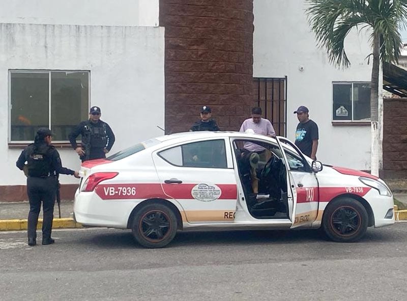 ¡DETIENEN A RULETERO INVOLUCRADO EN ASALTO A UNA TIENDA OXXO!