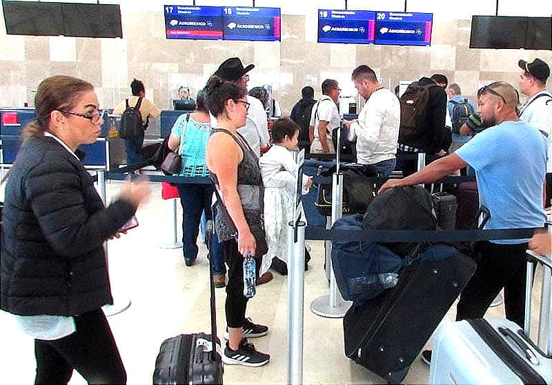 ¡QUEDAN ATORADOS! - *Trescientos Pasajeros Afectados por Neblina en el Aeropuerto