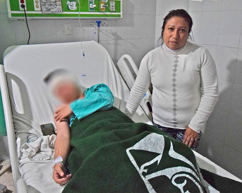 ¡LE RECONSTRUYEN LA OREJA!