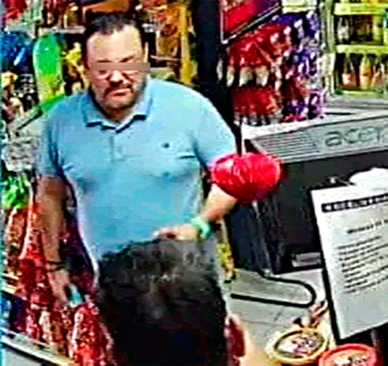 ¡LADRÓN DE CELULARES AHORA ASALTA EN OXXOS Y MODELORAMAS! -*SEÑALAN UTILIZA UN TAXI PARA PARA ESCAPAR