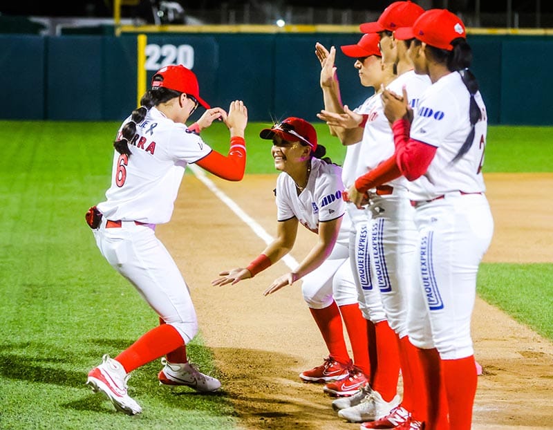 ¡PRIMER TRIUNFO EN CASA! -*El Aguila de Veracruz vence 4-1 a Olmecas de Tabasco *Duelo de Softbol femenil con una gran entrada