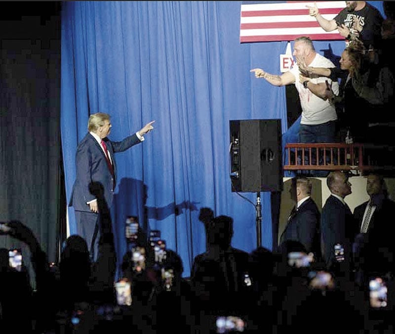 ¡DONALD TRUMP GANA CAUCUS REPUBLICANOS!