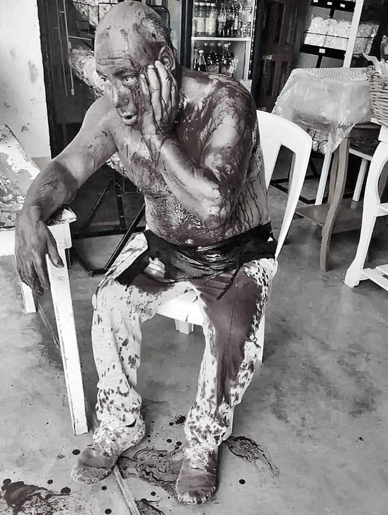 ¡LE METEN 17 CUCHILLADAS EN LA CANTINA! -*El agresor huyó corriendo mientras el herido desangrándose pidió ayuda en una tienda de abarrotes...