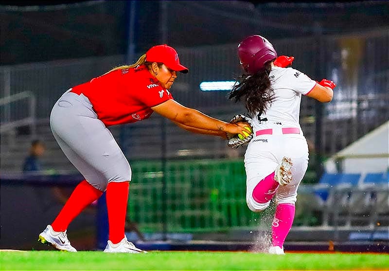 ¡BRAVAS DE LEÓN EMPATAN LA SERIE A UNO AL ÁGUILA! -*Azalia Hernández detona su segundo jonrón de la temporada.