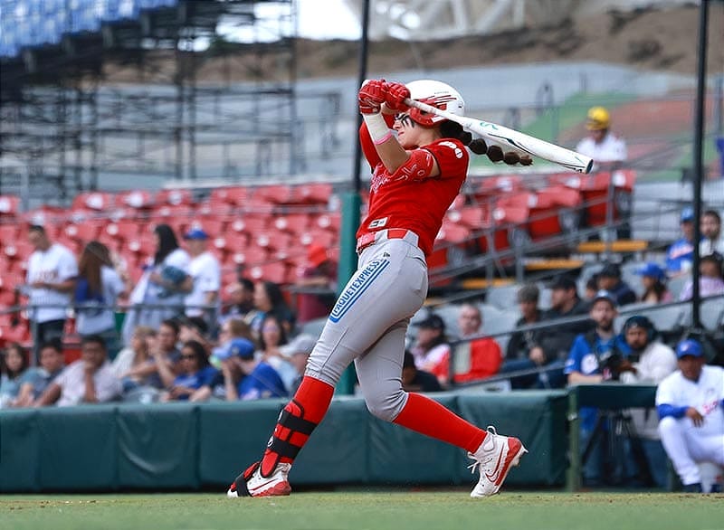 ¡EL ÁGUILA GANA TINTO EN SANGRE A CHARROS! -*Daniela Leal detonó jonrón y Tornés ponchó a nueve bateadoras.