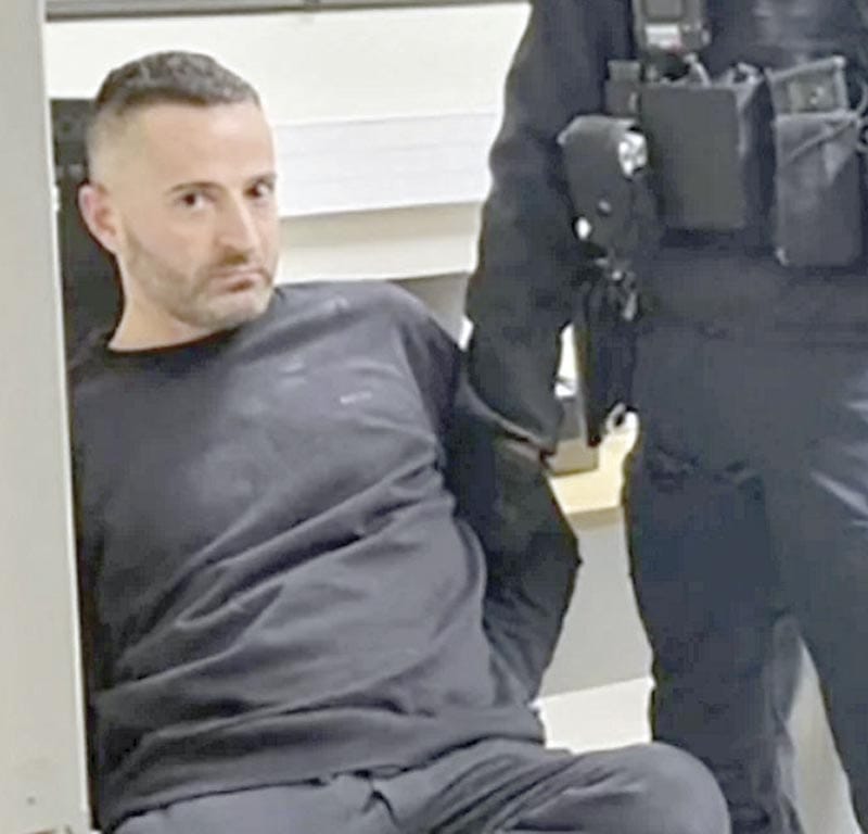 ¡CAE JEFE DE LA MAFIA MIENTRAS CENABA EN UN RESTAURANTE DE LUJO!