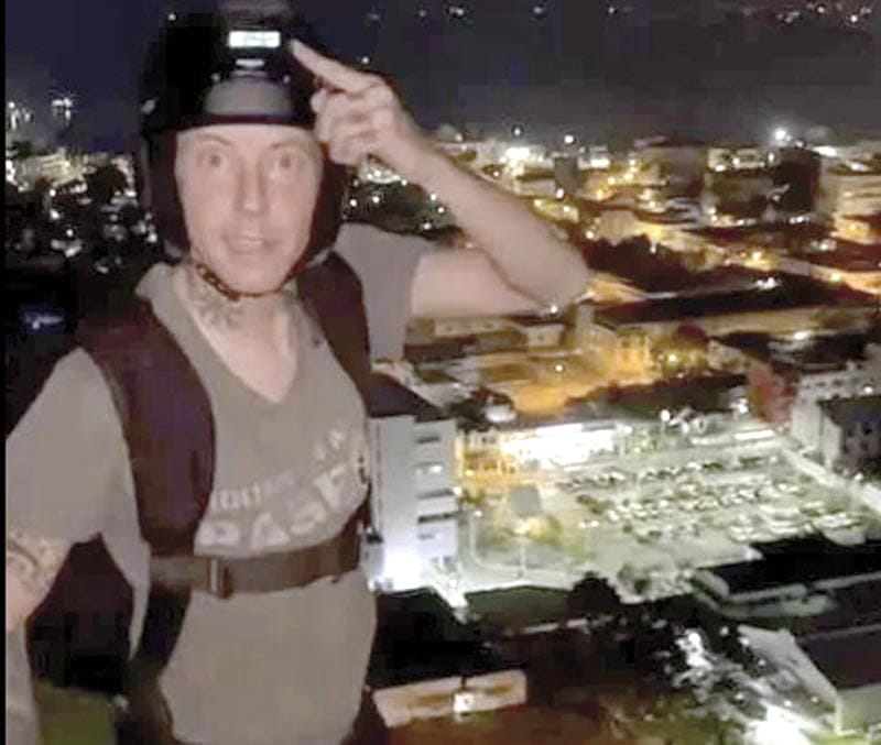 ¡PARACAIDISTA BRITÁNICO MUERE AL LANZARSE DEL PISO 29 DE UN EDIFICIO  EN TAILANDIA!