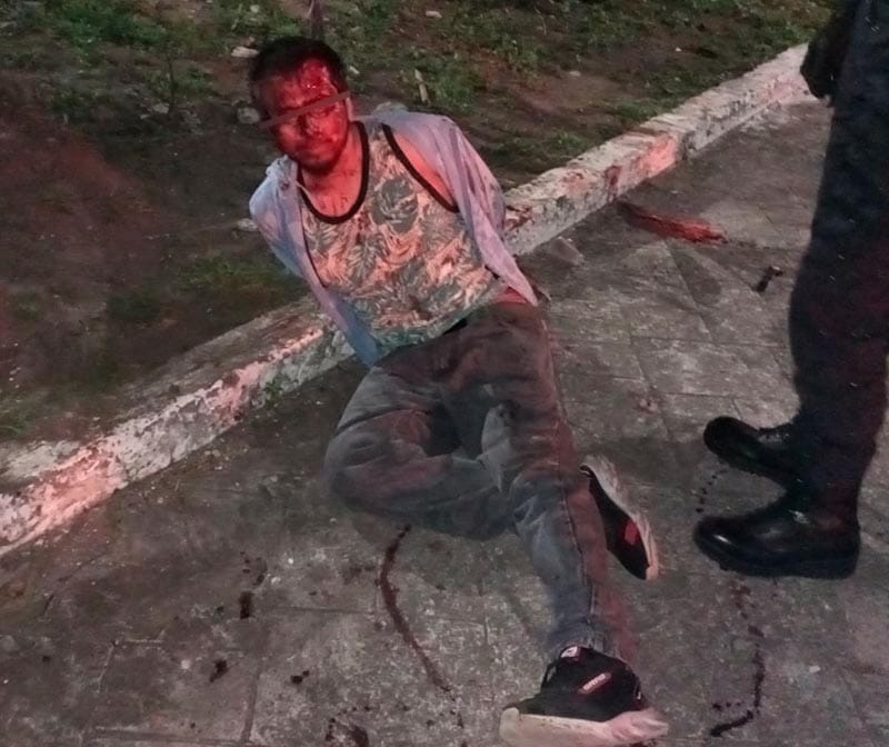 LOS VECINOS AL ESCUCHAR LOS GRITOS... ¡LE DAN GOLPIZA POR ANDAR DE VIOLENTO CON LA MUJER Y LAS HIJAS!