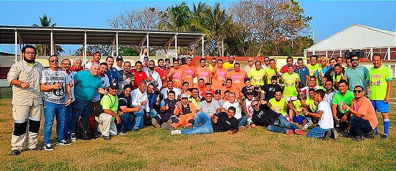 ¡CELEBRANDO EL DÍA DE LA UNIDAD CON UNA CASCARITA...!