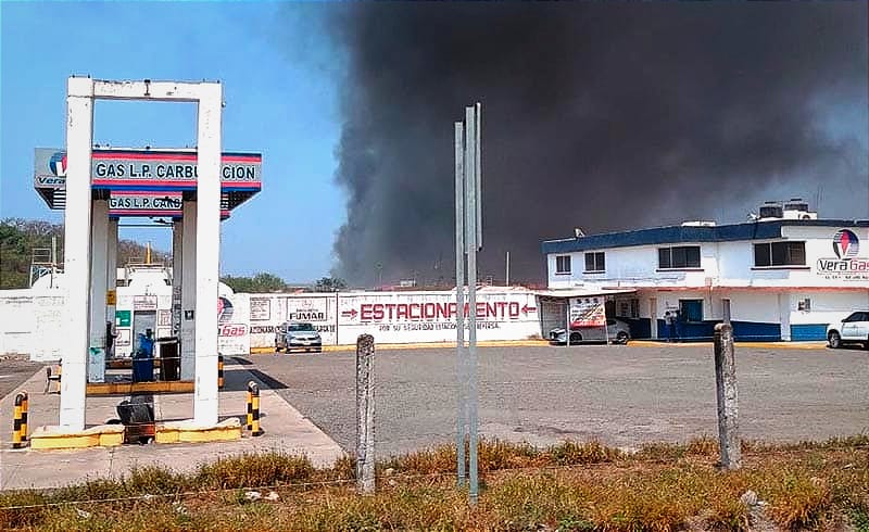 ¡SE PRENDE PUERTO SECO! - LAS RACHAS DEL VIENTO LO INTENSIFICARON Y EXTENDIERON