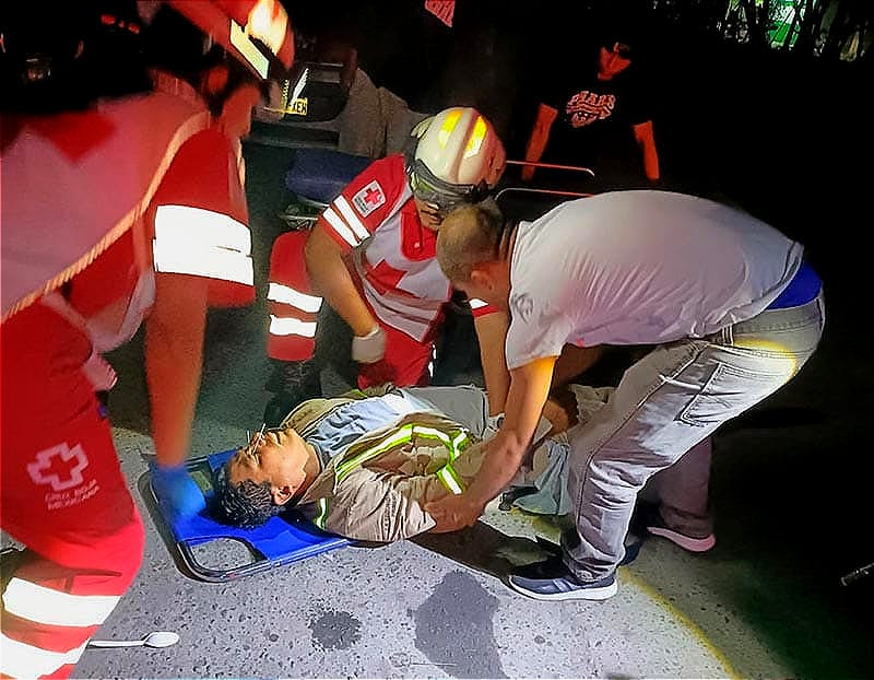 ¡GOLPIZA CON PIQUETE DE OJO!