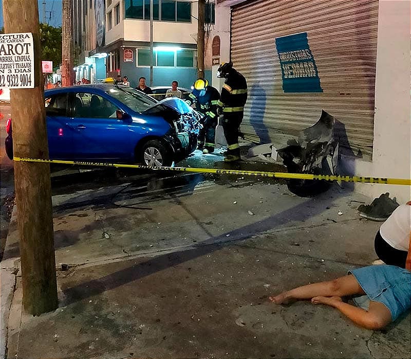 ¡TRANCAZO CONTRA EL EDIFICIO! - EN LA AVENIDA ALLENDE Y LERDO