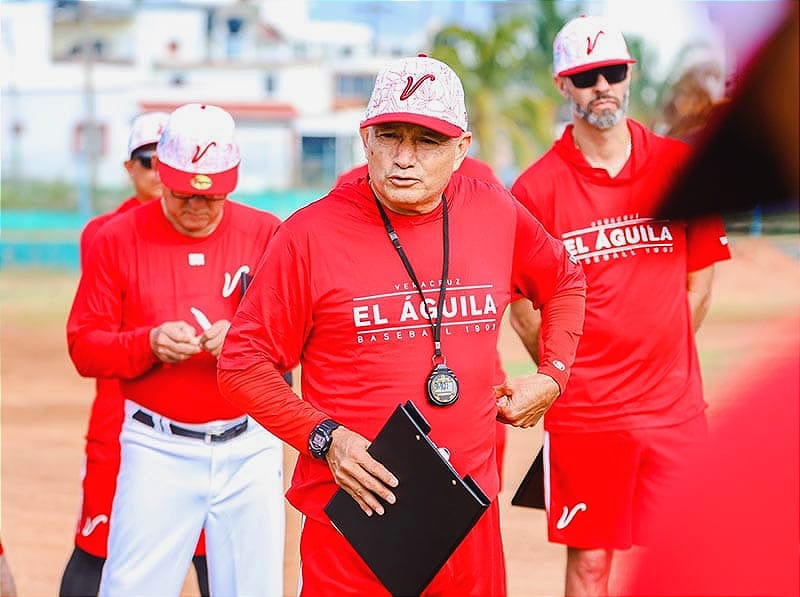 ¡PIDE COMPROMISO! - LLEGA TODO EL EQUIPO TÉCNICO, NO TODOS LOS JUGADORES