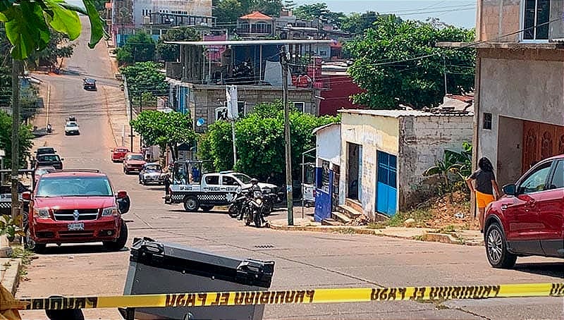 ¡LLEGARON DOS AL DEPOSITO, AHÍ TRABAJABA, TENÍA 23 AÑOS! - EN ACAYUCAN