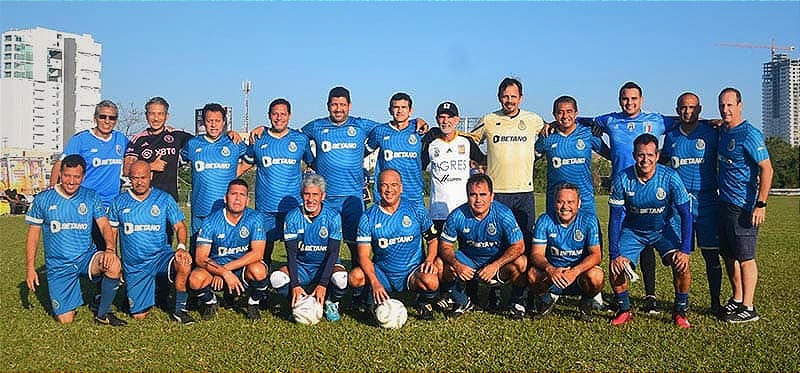 ¡HASTA EL EX ALCALDE ANOTÓ! - EL OPORTO GOLEA A SECCIÓN 9