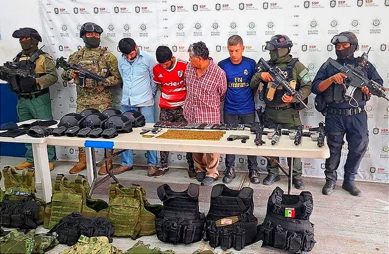 ¡Y LOS SUELTAN! - CON UN “USTEDES DISPENSEN...”