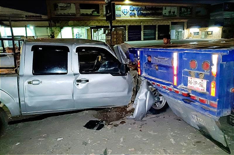 ¡SE LE IMPACTA AL TRÁILER ESTACIONADO!