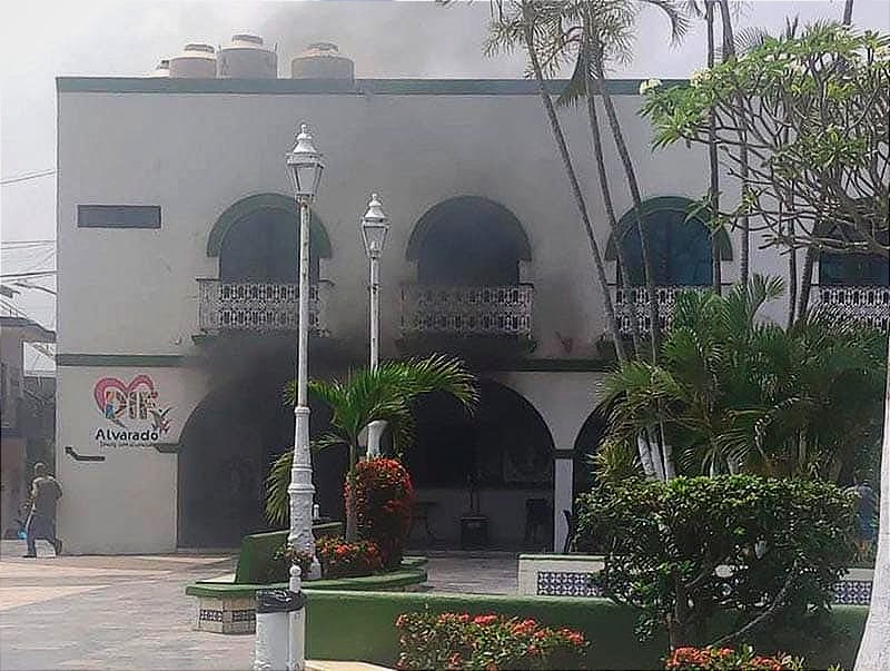 ¡SALÍA HUMO DE LA  CAFETERÍA! - *CONATO DE INCENDIO EN EL PALACIO DE ALVARADO!