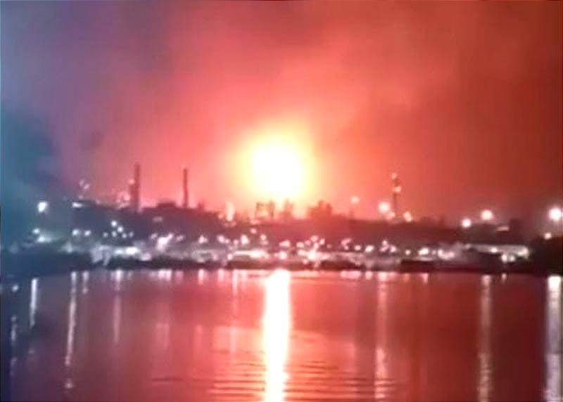¡EXPLOSIÓN EN LA REFINERÍA! - *EN LA MADRUGADA