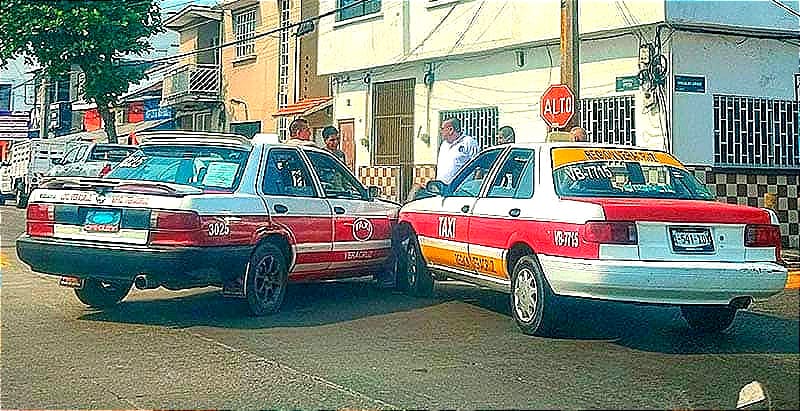 DOS TAXIS EN PRIM...