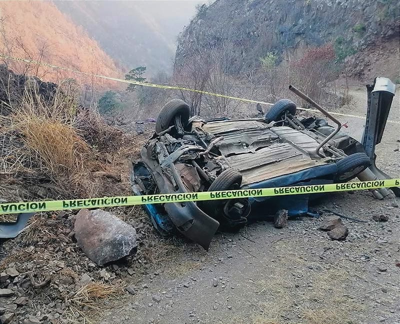 ¡SE FUERON A EL BARRANCO! - *UN HOMBRE Y UNA MUJER PERDIERON LA VIDA *ZONA CONOCIDA COMO LA EX VÍA DEL FERROCARRIL EN LAS CUMBRES DE MALTRATA