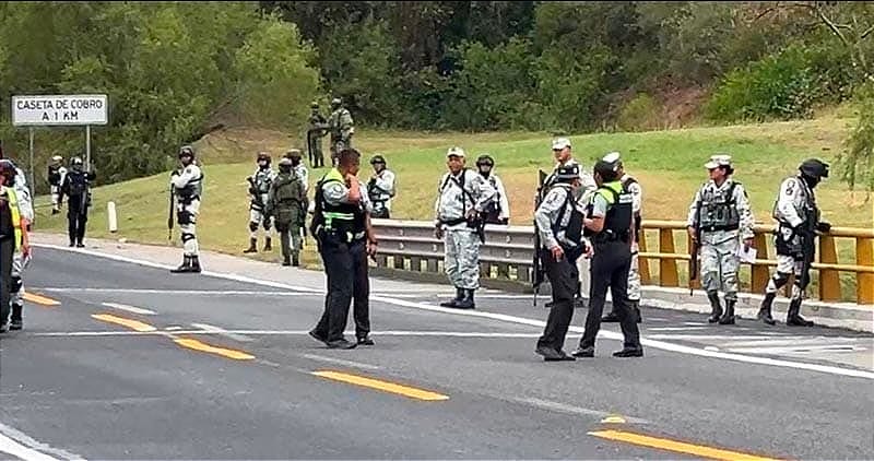 ¡TRAKA-TRAKA EN LA AUTOPISTA! - TIROTEAN A UNA PATRULLA DE LA GN