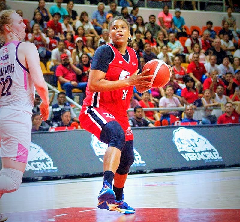 ¡VUELVE ANGELA TOMPKINS! - ALA-PÍVOT ESTADOUNIDENSE DE 1.89 METROS