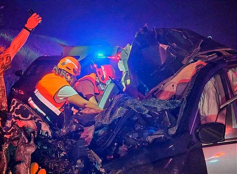 ¡DE FRENTE CAMIONETA Y TRÁILER! - *3 MUERTOS *TODOS DE LA CAMIONETA *EN LA TUXPAN-TAMPICO