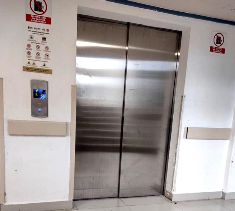 ¡CAE ELEVADOR EN EL HOSPITAL REGIONAL! - DOS MUJERES RESULTARON LESIONADAS