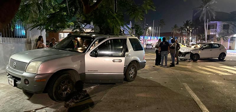 ¡CAMIONETA VS. CAMIONETA! EN LA FLORES MAGÓN
