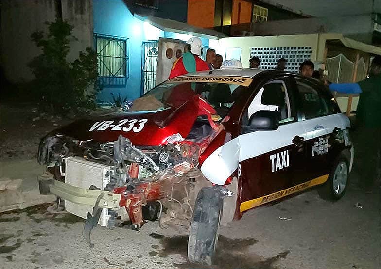 ¡SE LE SUBE LA PRESIÓN Y CONTRA EL POSTE!