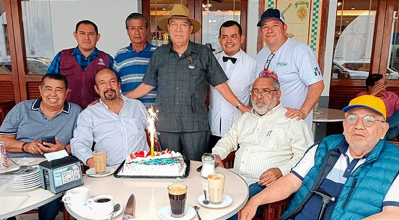 EL PROFESOR ANTONIO CABAÑAS SALDAÑA CELEBRÓ OTRO AÑO MÁS DE VIDA...